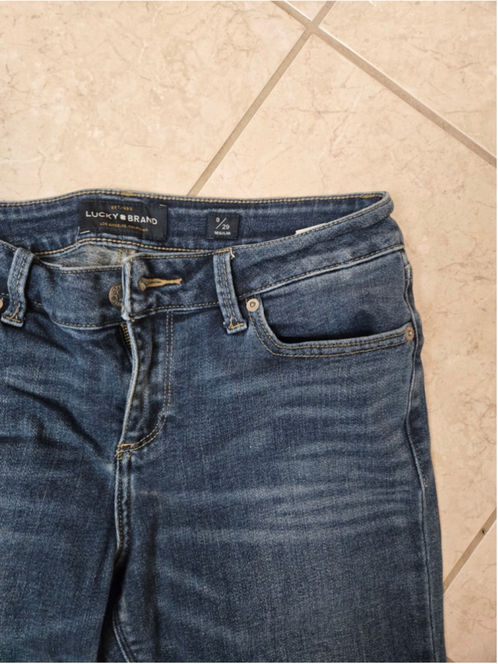 Lucky Brand Womens Slight Flare Jeans Size 8/29 Regular - Picture 2 of 6